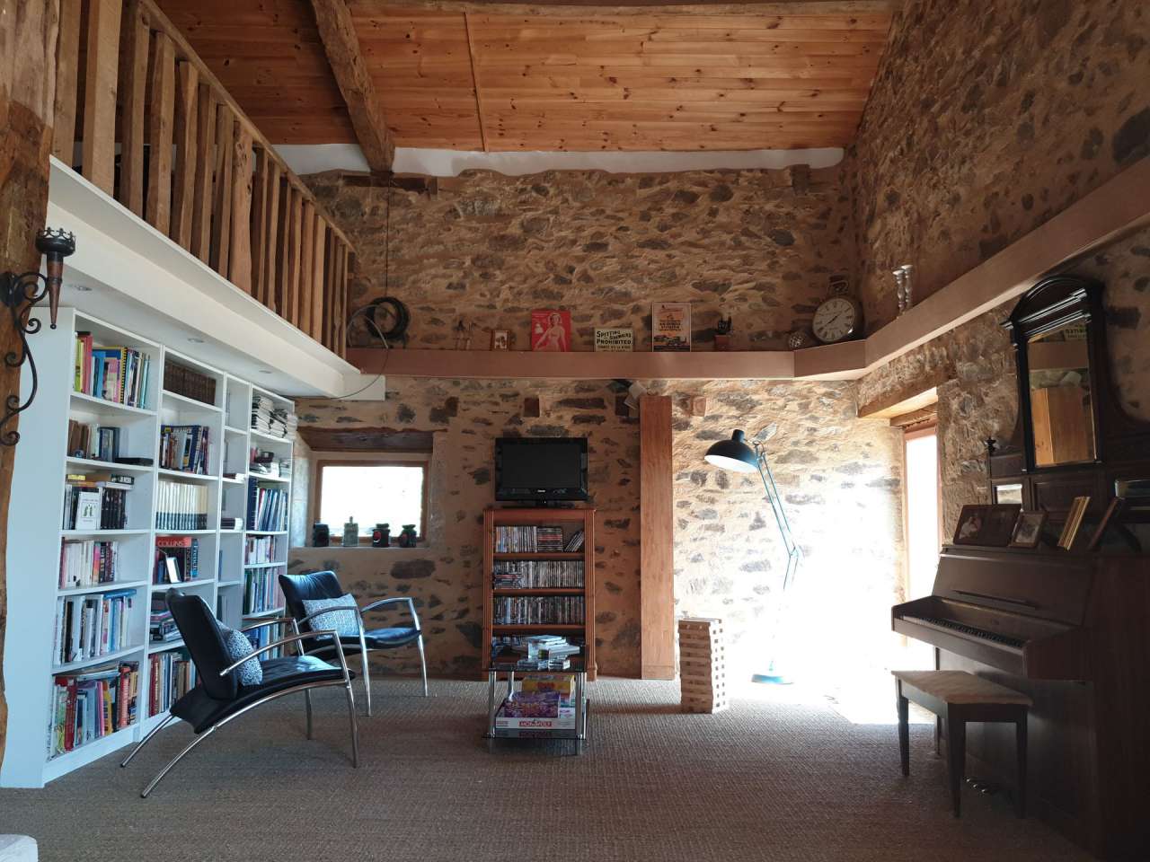 Full of rustic charm is this beautiful 5 bedroom barn conversion with assor