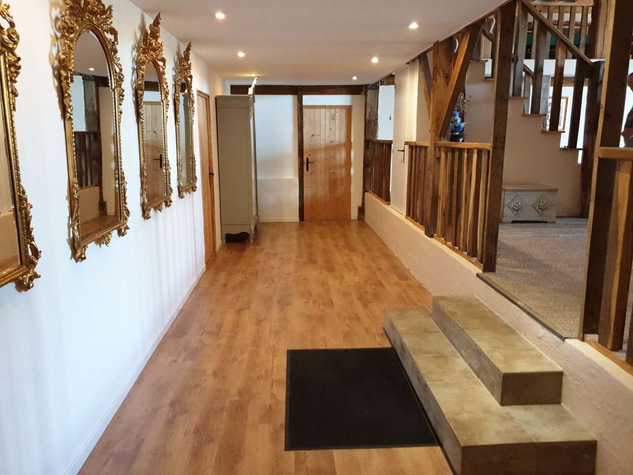 Full of rustic charm is this beautiful 5 bedroom barn conversion with assor