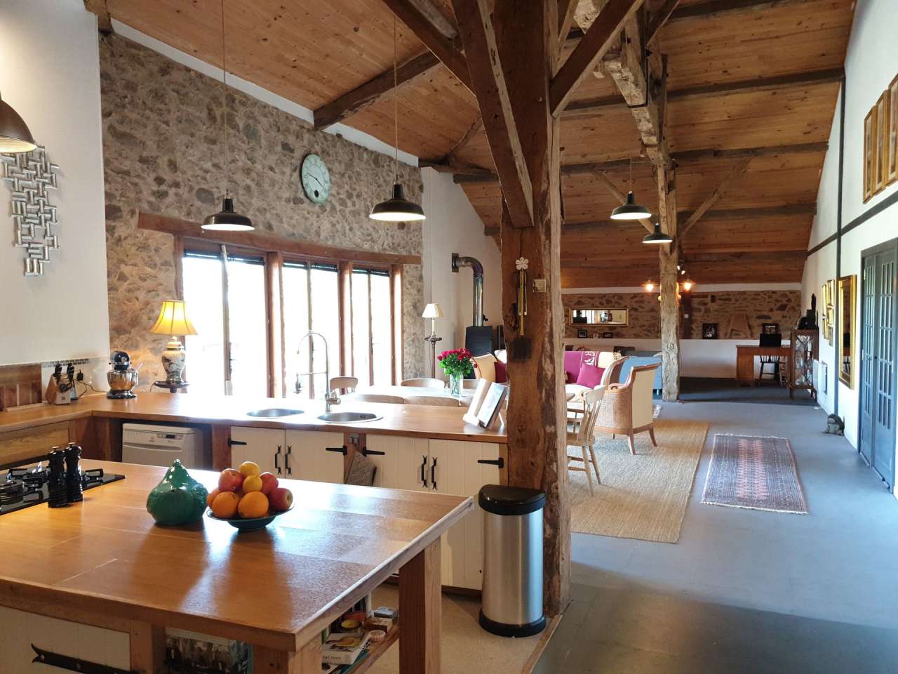 Full of rustic charm is this beautiful 5 bedroom barn conversion with assor