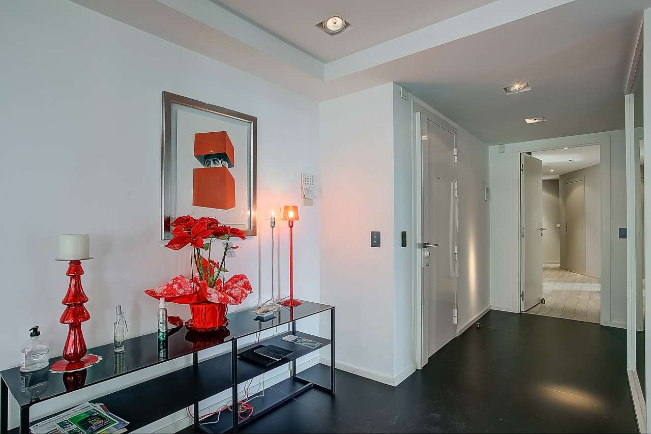 Outstanding fully renovated luxury 4 bedroom apartment with pool, enjoying