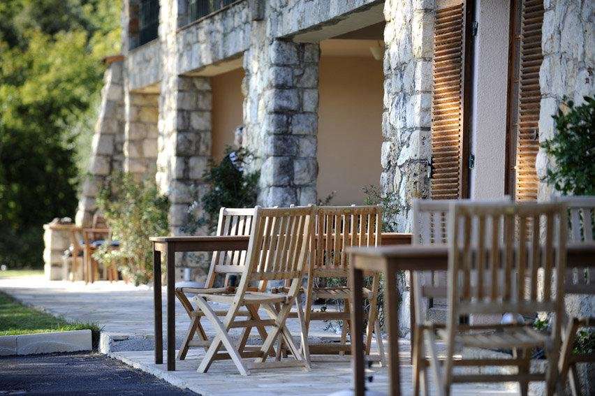 Charming, spacious and authentic Provencal style property with a total of 1