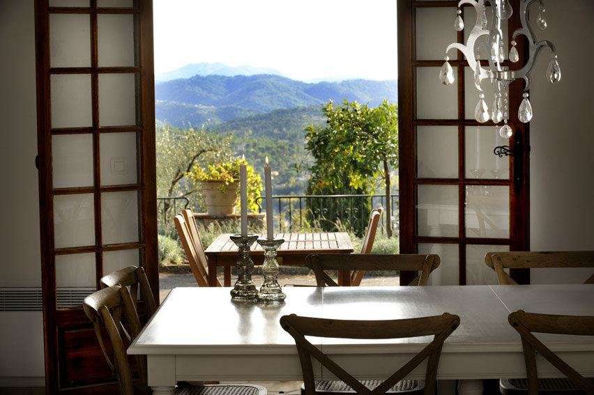 Charming, spacious and authentic Provencal style property with a total of 1