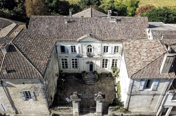 Classified as a 'Monument Historique' is this outstanding South facing 7 be