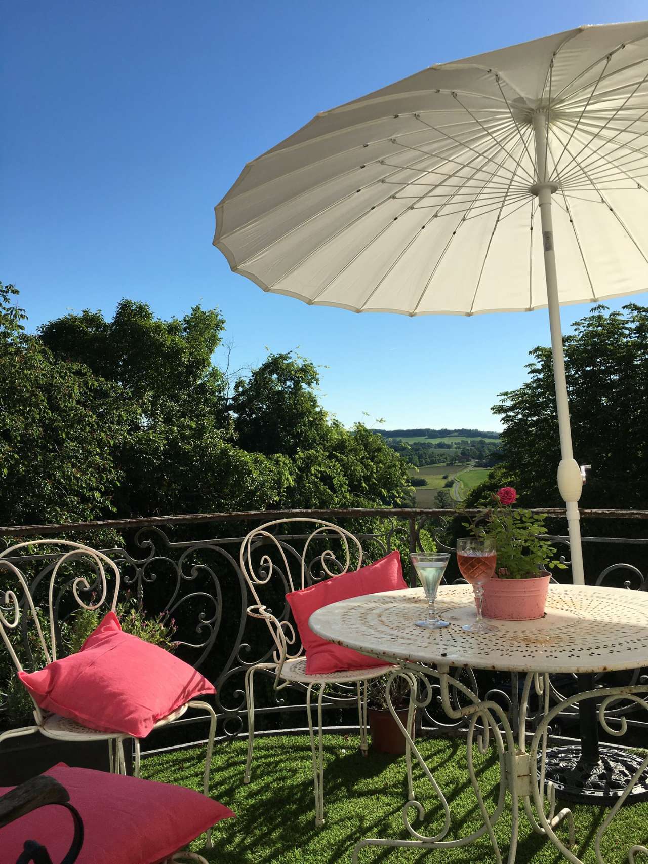 Classified as a 'Monument Historique' is this outstanding South facing 7 be