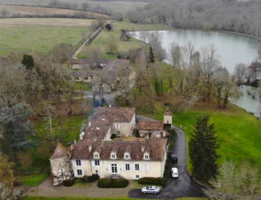 Surrounded by 150 hectares of land with magnificent lake of 2.5 hectares, i