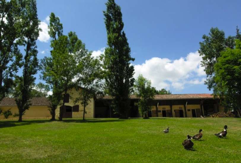 Surrounded by 150 hectares of land with magnificent lake of 2.5 hectares, i