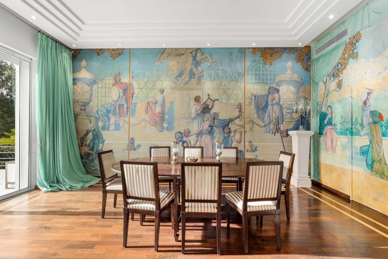 Luxurious 6 bedroom villa ideally situated within an excellent setting in a