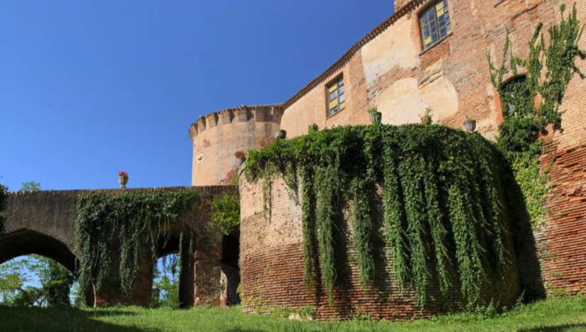 Fabulous 15th century 5 bedroom French Chateau with separate 3 bedroom hous