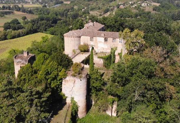 Fabulous 15th century 5 bedroom French Chateau with separate 3 bedroom hous
