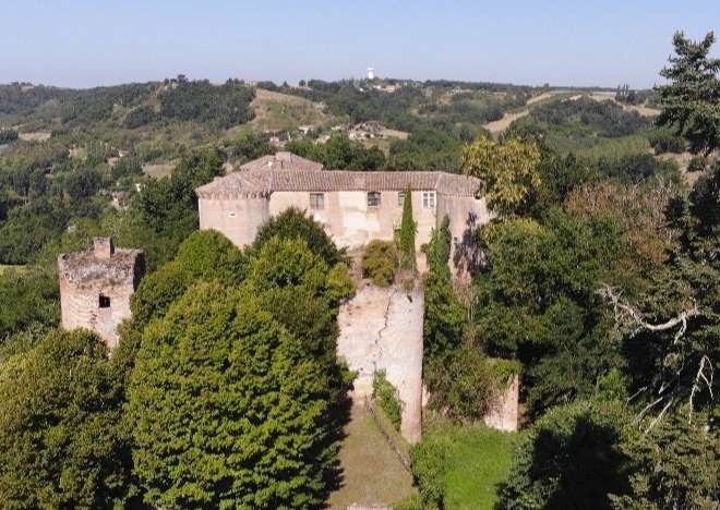 Fabulous 15th century 5 bedroom French Chateau with separate 3 bedroom hous