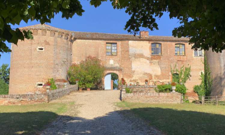 Fabulous 15th century 5 bedroom French Chateau with separate 3 bedroom hous