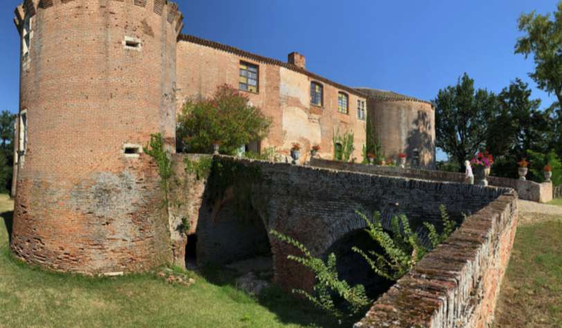 Fabulous 15th century 5 bedroom French Chateau with separate 3 bedroom hous