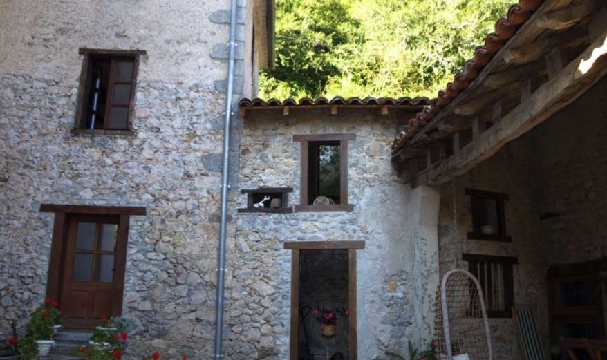 Beautiful 16th century French Chateau with Gites and private lake, nestling