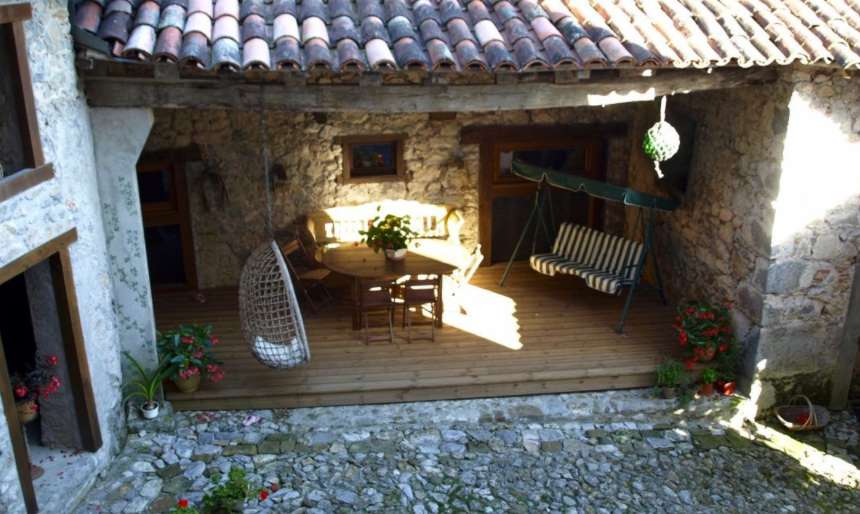 Beautiful 16th century French Chateau with Gites and private lake, nestling