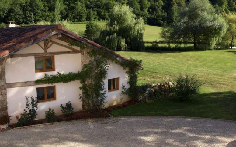 Beautiful 16th century French Chateau with Gites and private lake, nestling