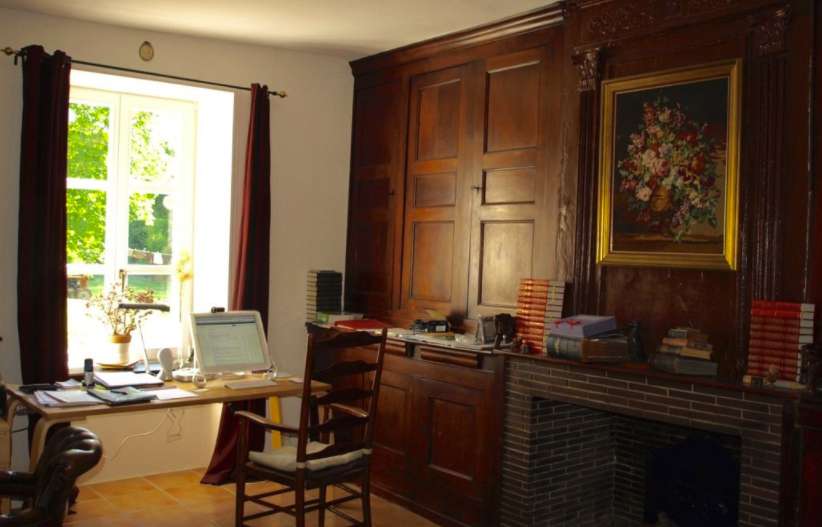 Beautiful 16th century French Chateau with Gites and private lake, nestling