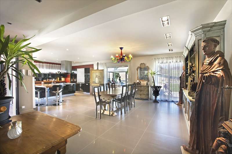Full of character is this beautiful 6 bedroom house with indoor and outdoor
