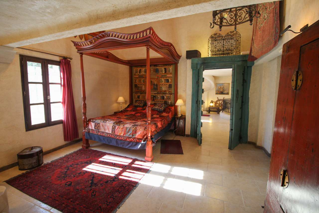 Exceptional 5 bedroom house set within total privacy and tranquility on ove