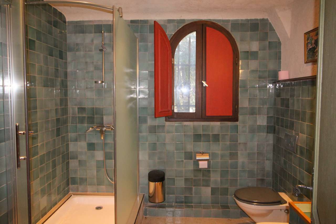 Exceptional 5 bedroom house set within total privacy and tranquility on ove