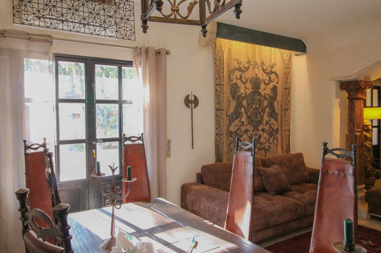 Exceptional 5 bedroom house set within total privacy and tranquility on ove