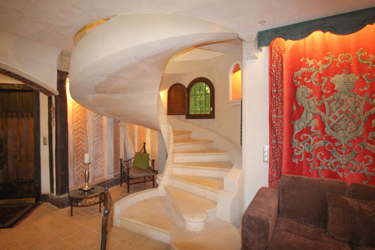 Exceptional 5 bedroom house set within total privacy and tranquility on ove