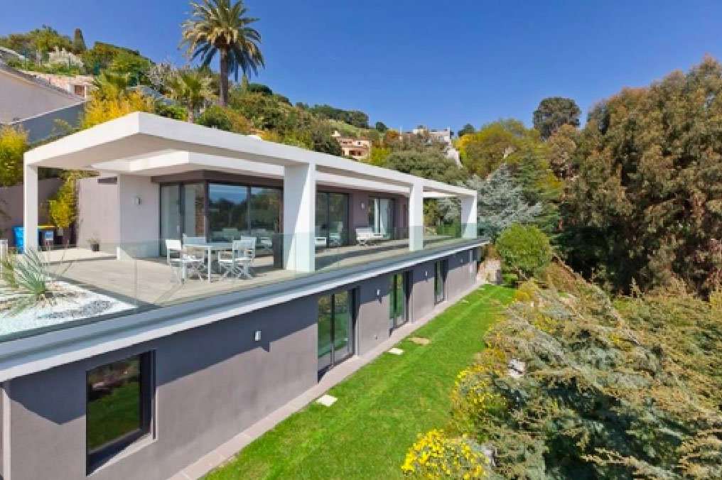 Exceptional contemporary and luxurious 5 bedroom villa with amazing infinit