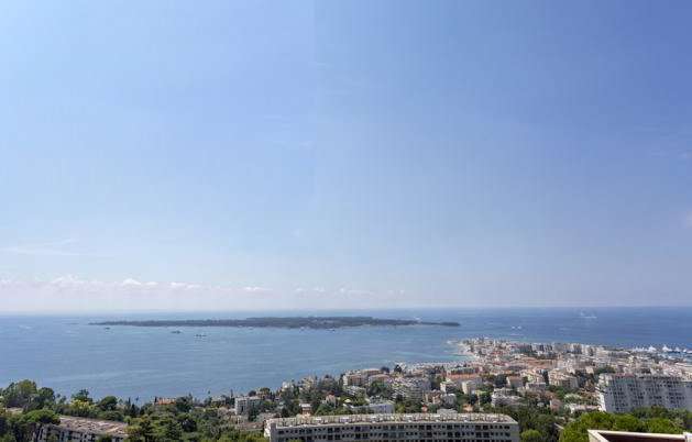 Exceptional contemporary and luxurious 5 bedroom villa with amazing infinit