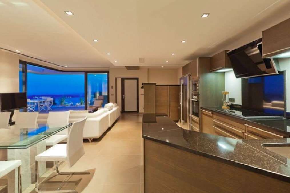 Exceptional contemporary and luxurious 5 bedroom villa with amazing infinit