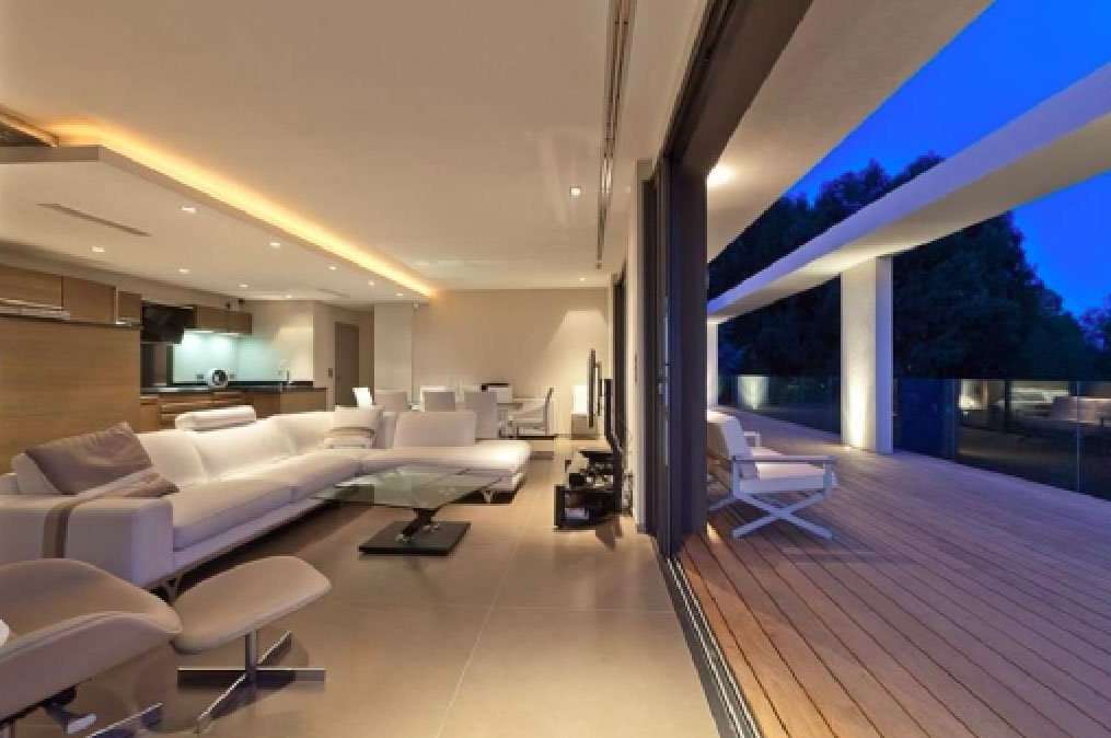 Exceptional contemporary and luxurious 5 bedroom villa with amazing infinit