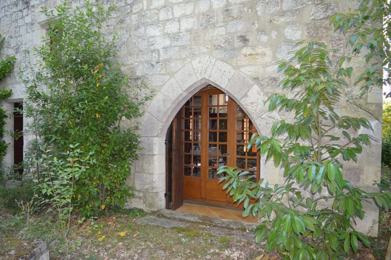 Full of charm and character is this 3 bedroom Twelfth Century Chateau, nest