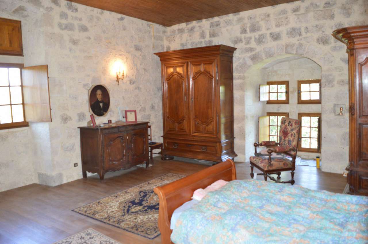 Full of charm and character is this 3 bedroom Twelfth Century Chateau, nest