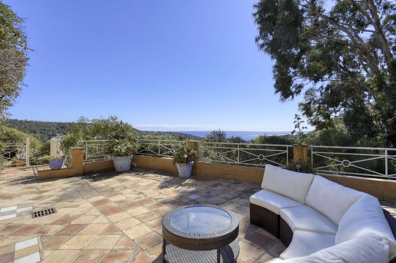 Beautiful 4 bedroom villa, ideally situated on the top of Cavalaire sur Mer
