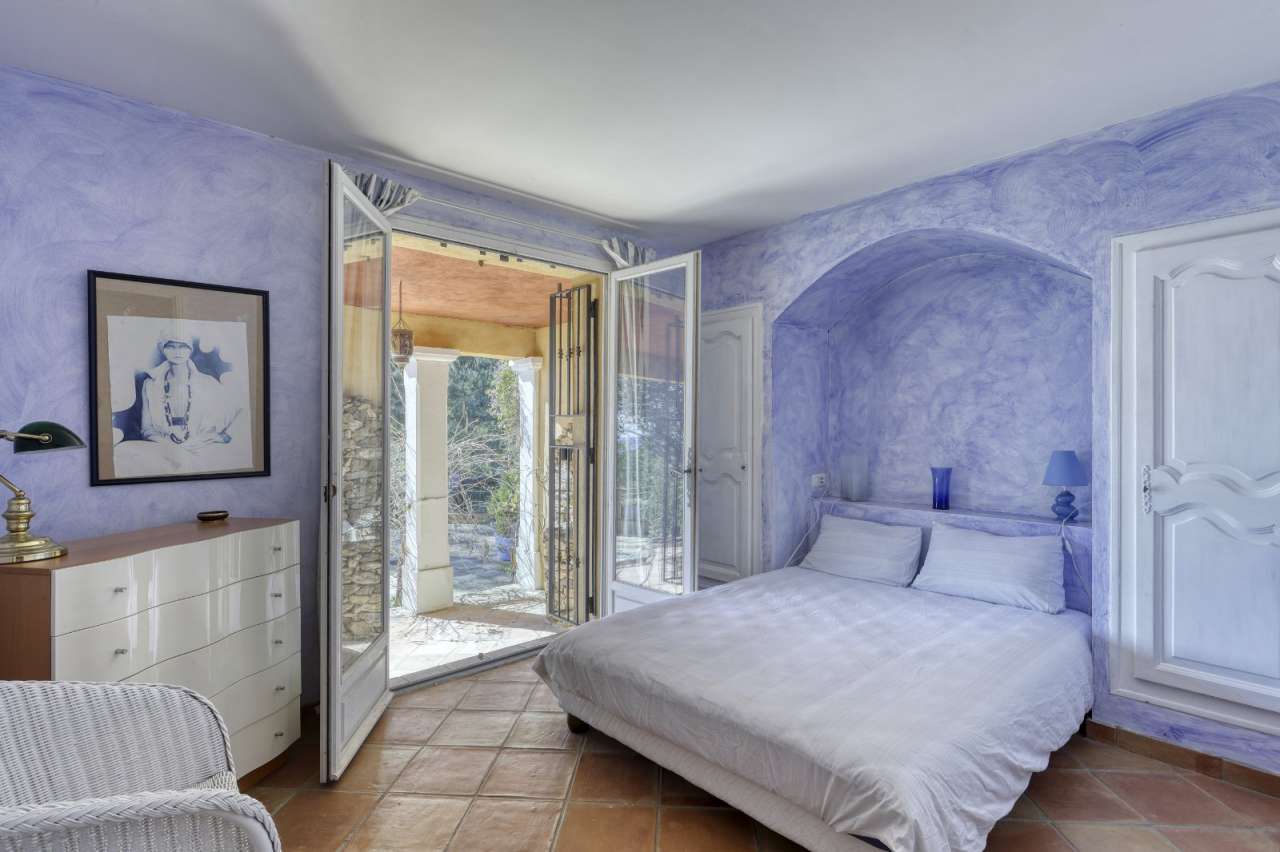 Beautiful 4 bedroom villa, ideally situated on the top of Cavalaire sur Mer