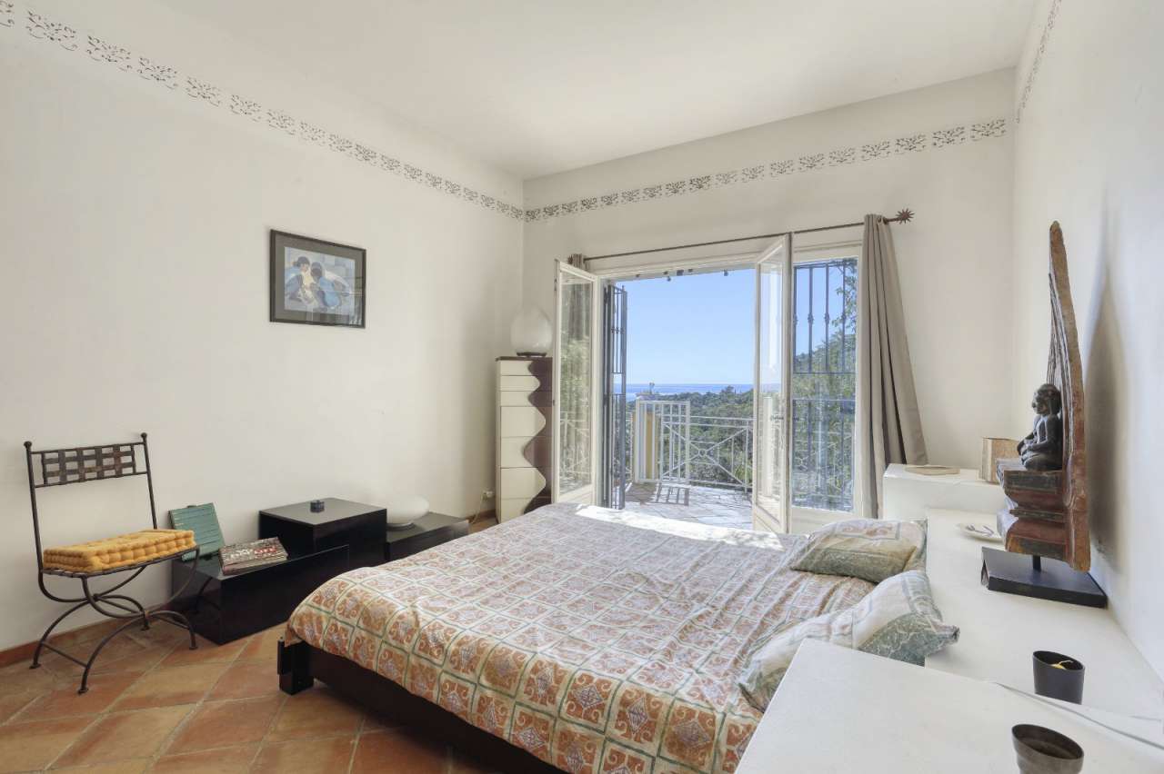 Beautiful 4 bedroom villa, ideally situated on the top of Cavalaire sur Mer