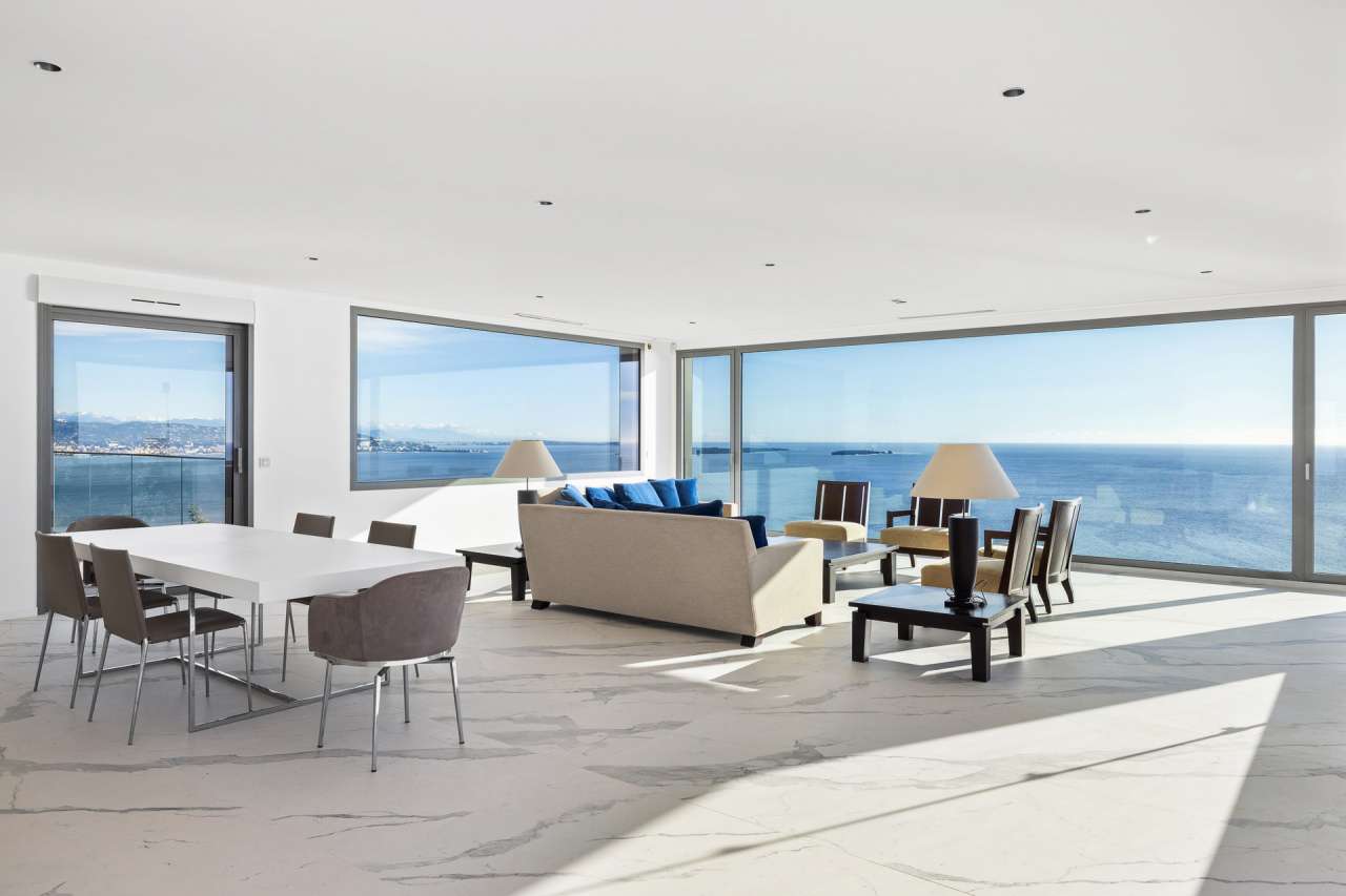 Modern and spacious 6 bedroom newly built villa with separate guest apartme