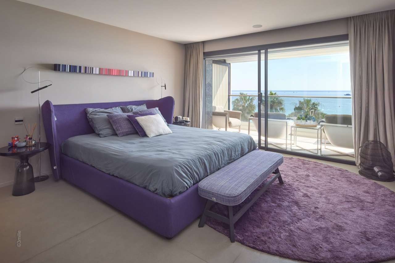 Luxurious and beautifully presented 4 bedroom duplex apartment, ideally sit