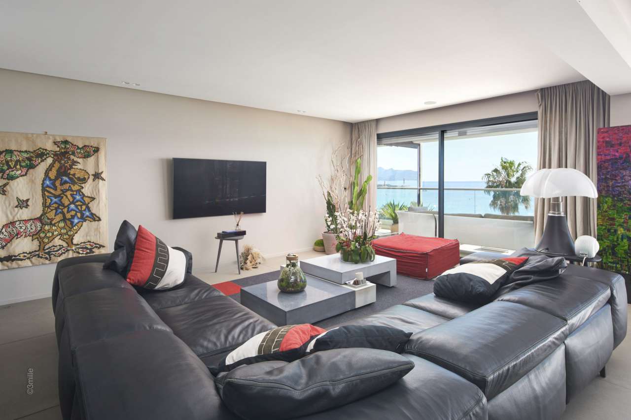 Luxurious and beautifully presented 4 bedroom duplex apartment, ideally sit