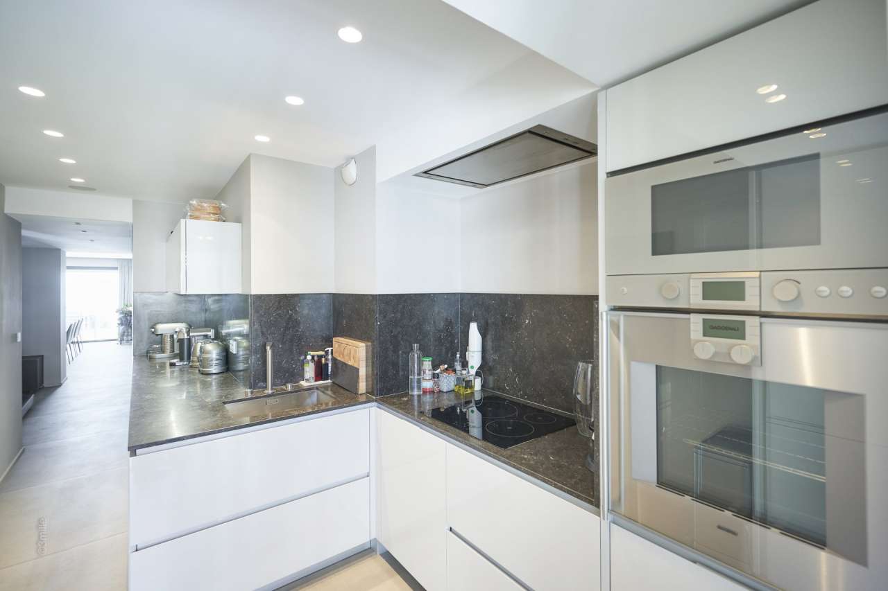 Luxurious and beautifully presented 4 bedroom duplex apartment, ideally sit