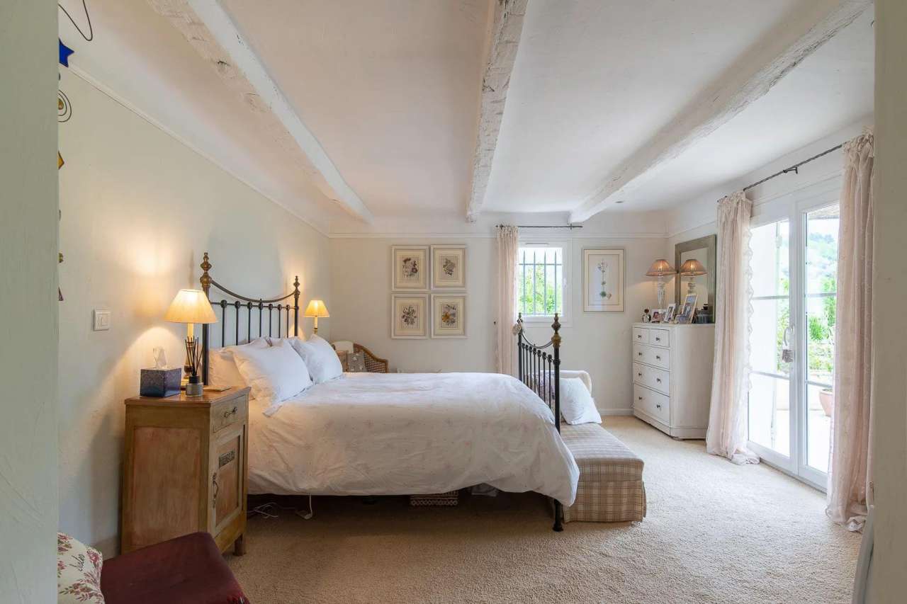 Charming 4 bedroom family home, with a beautifully presented total living a