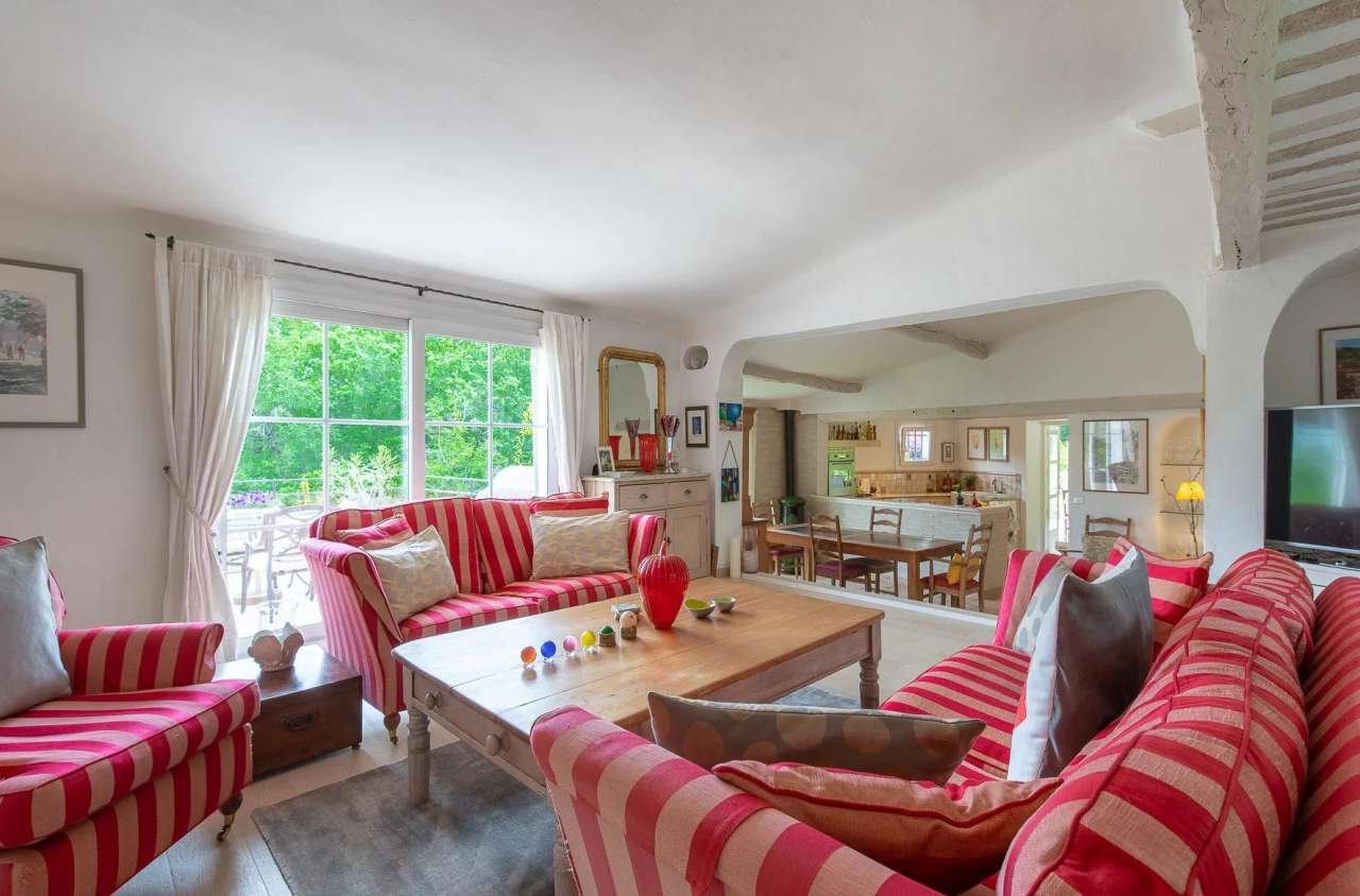 Charming 4 bedroom family home, with a beautifully presented total living a