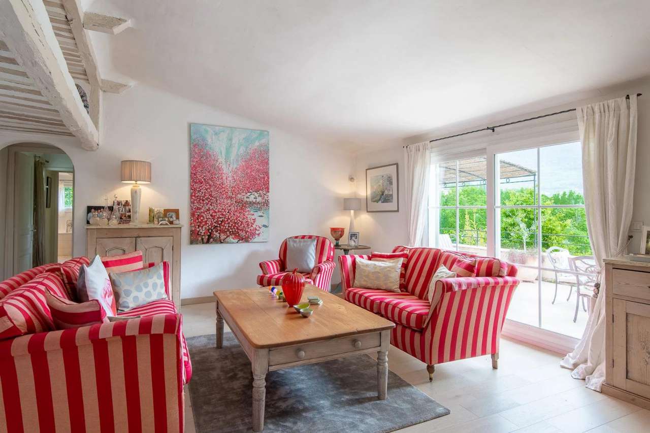 Charming 4 bedroom family home, with a beautifully presented total living a