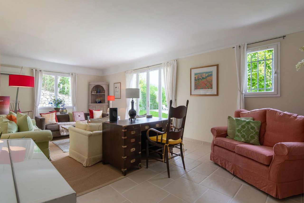 Charming 4 bedroom family home, with a beautifully presented total living a