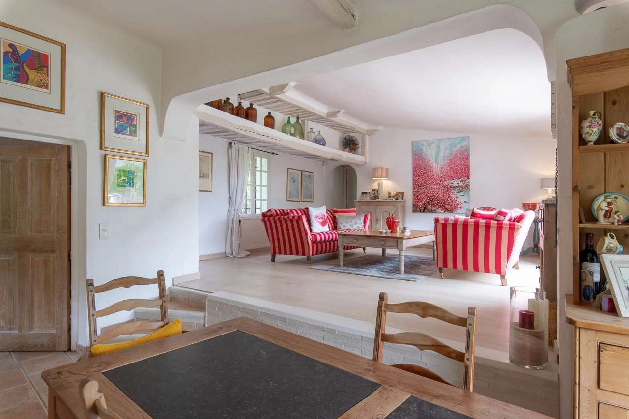 Charming 4 bedroom family home, with a beautifully presented total living a