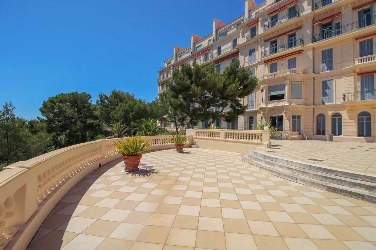 Magnificent 4 bedroom bourgeois apartment, with a total spacious living are
