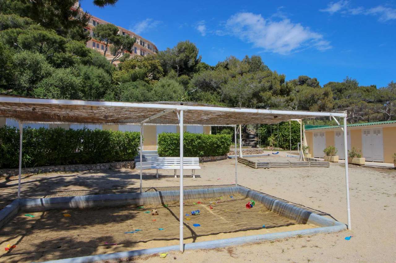 Magnificent 4 bedroom bourgeois apartment, with a total spacious living are