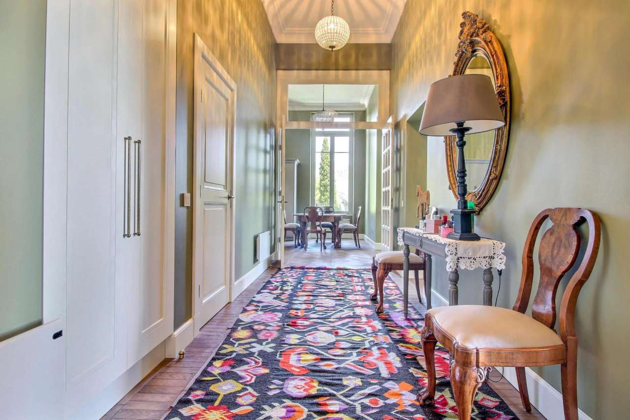 Magnificent 4 bedroom bourgeois apartment, with a total spacious living are