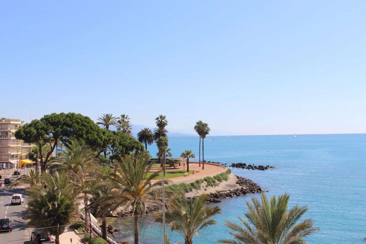 Luxurious and modern 3rd floor apartment with a total bright and spacious l