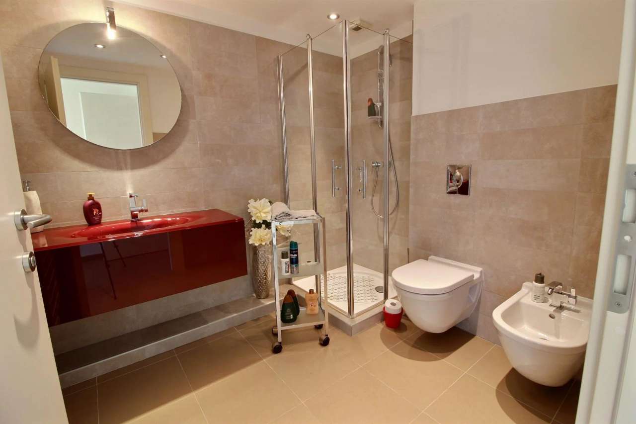 Luxurious and modern 3rd floor apartment with a total bright and spacious l