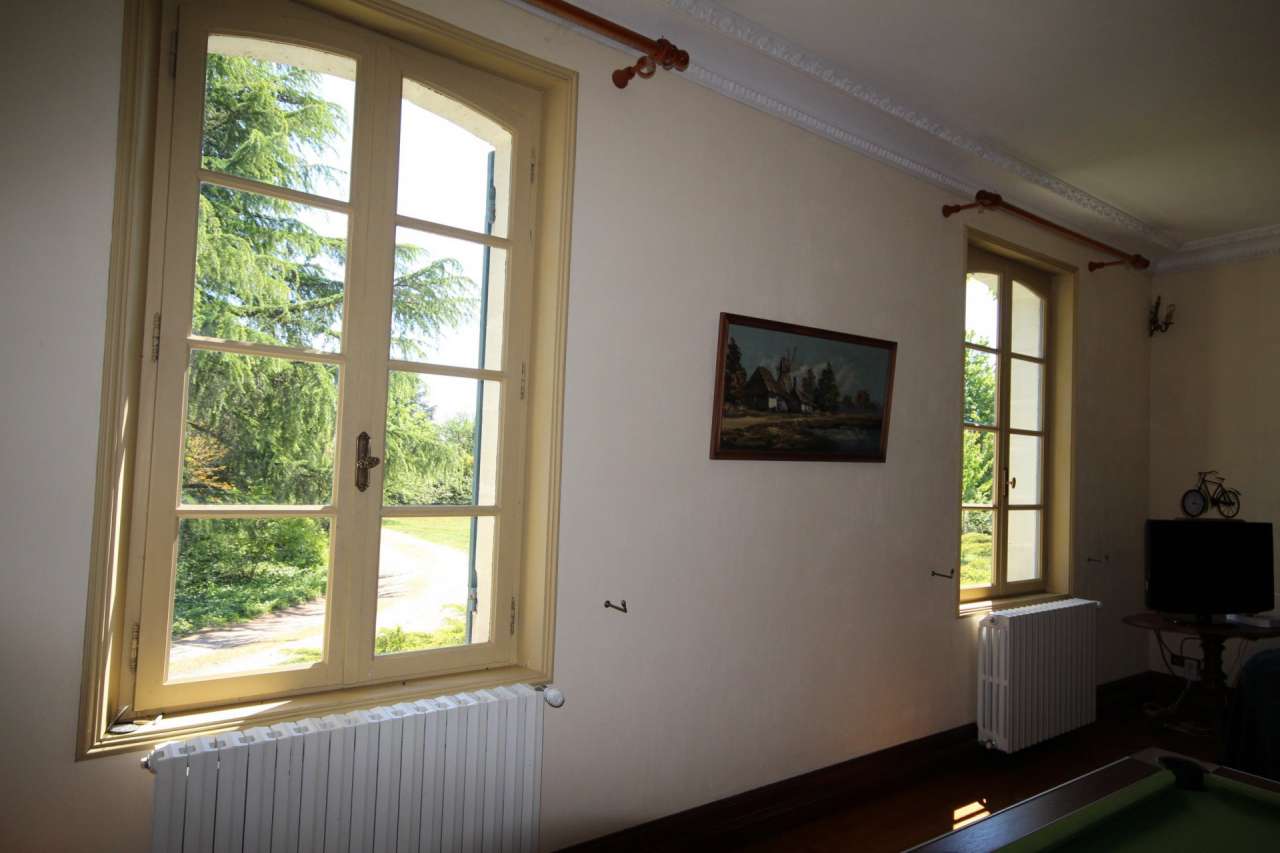 Charming 5 bedroom Manoir with expansive pool, nestling in nearly 5 acres o