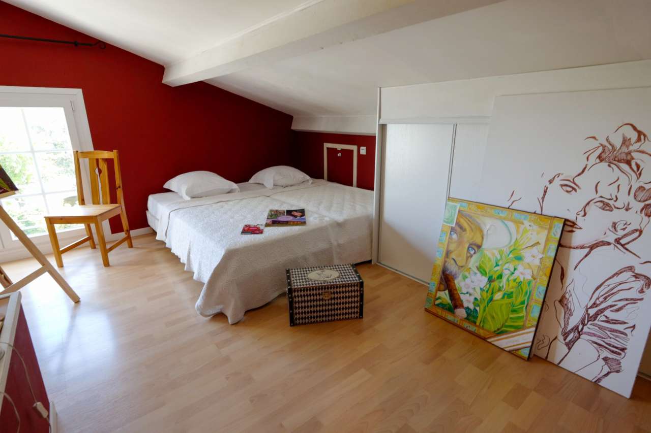 Charming South East facing 8 bedroom house with expansive pool, nestling in